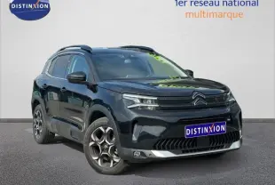 Citroën C5 Aircross noir Perla Nera vue 3/4 avant droit, avec calandre distinctive et jantes alliage bicolores.