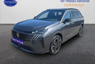 Peugeot 5008 Hybrid gris titane en 3/4 avant droit, avec calandre noire et jantes alliage distinctives.