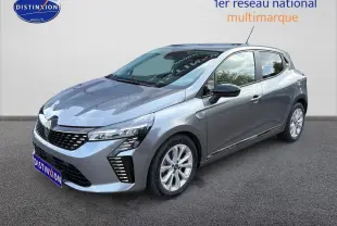 Renault Clio V gris en 3/4 avant droit, avec phares LED et jantes alliage 16 pouces visibles.