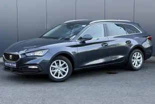SEAT Leon ST gris magnétique vue de profil côté gauche, jantes alliage 16 pouces et vitres arrière surteintées.