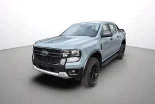 Ford Ranger gris commandeur en 3/4 avant droit avec arceaux noirs et marchepieds visibles.
