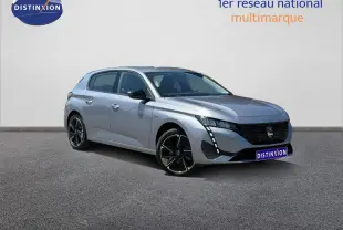 Peugeot 308 e-308 noir Perla Nera vue 3/4 avant droit, jantes alliage noires et feux LED distinctifs.
