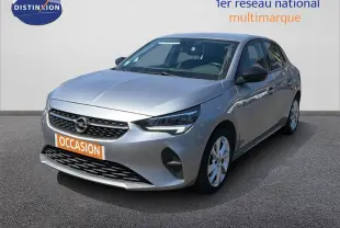 Opel Corsa 1.2 75 Elegance gris quartz métal vue 3/4 avant avec calandre noire et phares LED allumés.