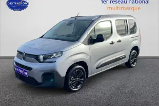 Vue 3/4 avant droite d'un Citroën Berlingo gris Artense avec barres de toit et jantes alu noires.
