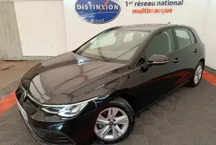 Volkswagen Golf 2.0 TDI noire vue 3/4 avant droit, avec phares LED et jantes alliage argentées.