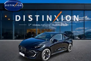 Renault Clio VI 1.2 TCe 115 Techno EDC noire vue en 3/4 avant, avec jantes alliage et calandre distinctive.