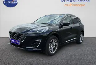 Ford Kuga noir vue 3/4 avant droit, avec jantes alliage 18 pouces et barres de toit visibles.