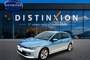 Volkswagen Golf 1.5 ETSI Evo2 bleu glacier vue 3/4 avant, jantes alu 17 pouces, vitres surteintées.