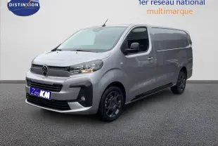 Vue 3/4 avant droit d'un Citroën Jumpy Van Long L3 gris Artense métal avec calandre noire et jantes foncées.