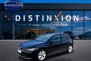 Volkswagen Golf 1.5 ETSI evo2 noir vue 3/4 avant droit devant showroom Distinxion.