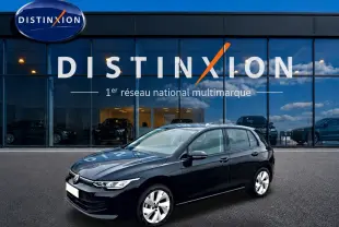 Volkswagen Golf 1.5 etsi evo2 116 life noir vue 3/4 avant, jantes alu 17 pouces, devant showroom Distinxion.