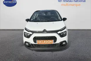 Vue avant d'une Citroën C3 blanche 2021 avec calandre noire et plaque "OCCASION" visible.