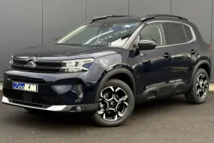 Citroën C5 Aircross Bleu Eclipse en 3/4 avant droit avec jantes diamantées et barres de toit noires.