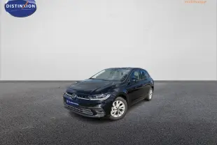 Volkswagen Polo 2025 noir intense nacré vue 3/4 avant avec jantes alliage Palermo 16 pouces sur sol gris.