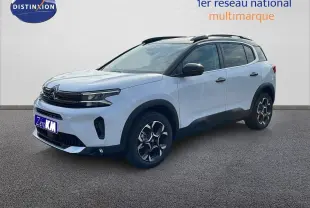 Citroën C5 Aircross blanc Okenite métal en 3/4 avant droit avec jantes biton et toit noir.