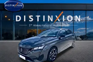 Peugeot 308 1.5 BlueHDi 130 gris vue 3/4 avant droit devant showroom Distinxion.
