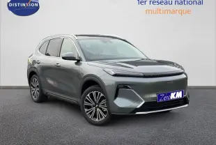 Vue 3/4 avant du SUV GEELY STARRAY 1.5 EM-i 262ch Max+ en Volcanic Grey Metallic avec jantes alu distinctives.