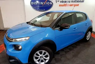 Citroën C3 bleu vue 3/4 avant droit, avec jantes alliage et rétroviseurs noirs brillants.
