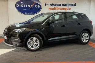 Opel Grandland X noir vue de profil côté gauche, avec jantes alliage et feux avant LED visibles.