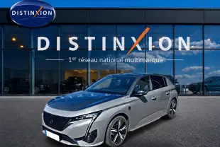 Peugeot 308 gris 3/4 avant droit avec toit noir et jantes alliage devant concession Distinxion.
