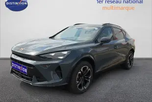 CUPRA Formentor gris foncé en 3/4 avant droit, avec jantes alliage noires et vitres surteintées.