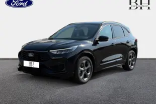 Ford Kuga 2025 noir Agate métallisé en 3/4 avant droit, avec jantes alliage et calandre noire distinctive.