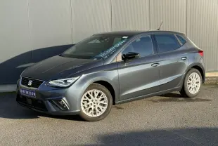 SEAT IBIZA TSI 115 FR gris magnétique vue 3/4 avant droit avec jantes alliage et phares LED triangulaires