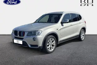 BMW X3 xDrive20d 2013 en Mineralsilber, vue 3/4 avant droit avec jantes alu 17 pouces et calandre tricolore.