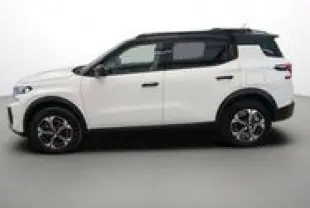 Profil droit du Citroën C3 Aircross blanc banquise avec toit noir, roues alliage et lignes compactes modernes.