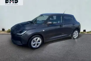 Suzuki Swift 1.2 Hybrid 83ch Privilège 2024 en Mineral Gray Metal vue de profil côté gauche sur fond clair.