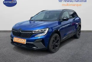 Renault Austral 2024 bleu Iron Metal avec toit noir, vue 3/4 avant droit mettant en valeur ses optiques LED et jantes noires.