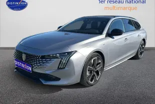 Peugeot 508 SW Hybrid gris Artense vue 3/4 avant droit, avec calandre distinctive et jantes alu noires.