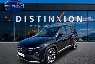 Hyundai Tucson noir 2026 en 3/4 avant droit, avec jantes alu distinctives et calandre moderne.