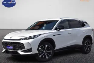 MG Motor EHS 1.5 Hybrid+ blanc en vue 3/4 avant droit avec calandre large et jantes noires distinctives.
