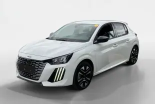 Peugeot 208 blanc vue 3/4 avant droit, avec feux diurnes verticaux LED et jantes noires distinctives.