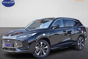 MG Motor EHS 1.5 Hybrid+ noir en 3/4 avant droit, avec jantes alliage 19 pouces et phares LED distinctifs.
