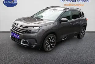 Citroën C5 Aircross hybride rechargeable gris platinium en 3/4 avant droit avec jantes alliage distinctives.