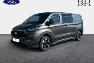 Ford Transit Custom Fourgon gris Magnetic métallisé, vue 3/4 avant droit avec jantes alu et vitres latérales surteintées.