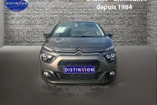 Citroën C3 gris foncé vue de face, mettant en valeur ses optiques doubles et sa calandre distinctive.