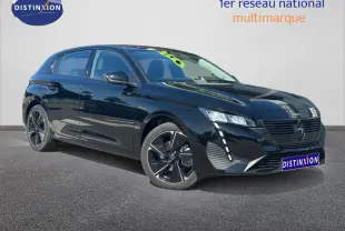 Peugeot e-308 Style noir Perla Nera vue 3/4 avant droit avec phares LED et jantes alliage noires.