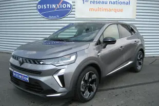Renault Symbioz gris cassiopée en 3/4 avant droit, SUV hybride avec calandre moderne et jantes bicolores distinctives.