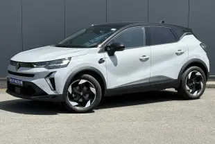 Renault Captur TCE 90 Techno gris Rafale vu de profil droit, toit noir étoilé et jantes noires distinctives.