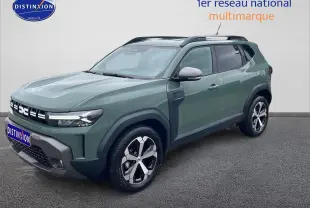 SUV Dacia Duster vert kaki en 3/4 avant droit, avec jantes alu et barres de toit visibles.