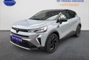 Renault Captur 2025 gris rafale et noir en 3/4 avant droit avec jantes alu noires et toit noir contrasté.