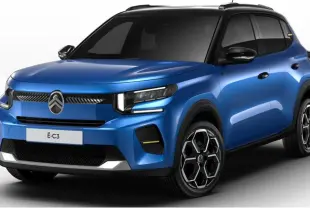 Citroën C3 1.2 Hybrid 110ch en Bright Blue vue 3/4 avant droit avec toit noir et jantes stylisées.