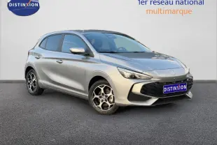 MG3 1.5 Hybrid+ 195ch Luxury en Cosmic Silver, vue 3/4 avant mettant en valeur ses jantes alu et son design moderne.