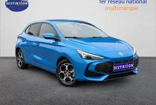Vue 3/4 avant droite de la MG3 1.5 Hybrid+ Luxury en Como Blue métallisé avec jantes alu distinctives.