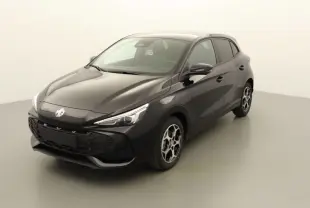 MG3 1.5 Hybrid+ 195 Luxury Pebble Black en 3/4 avant droit, avec jantes distinctives et calandre noire brillante.