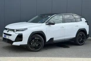 Citroën C5 Aircross blanc Okenite et toit noir, vue 3/4 avant côté gauche avec jantes noires.