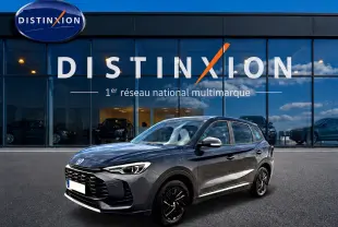 MG Motor ZS 1.5 hybrid 2026 en Camden grey, vue 3/4 avant droit avec jantes noires et calandre marquée.